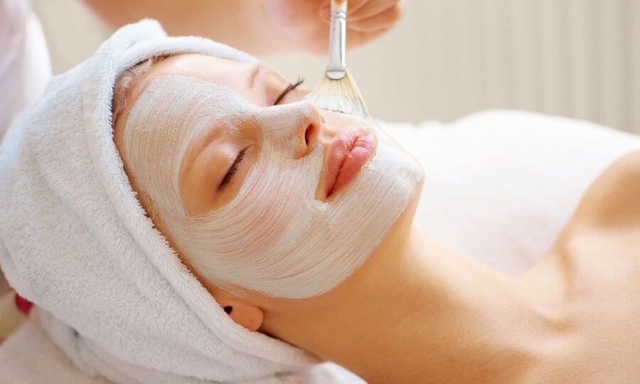 Jégkocka arcmasszázs és természetes bőrápolás